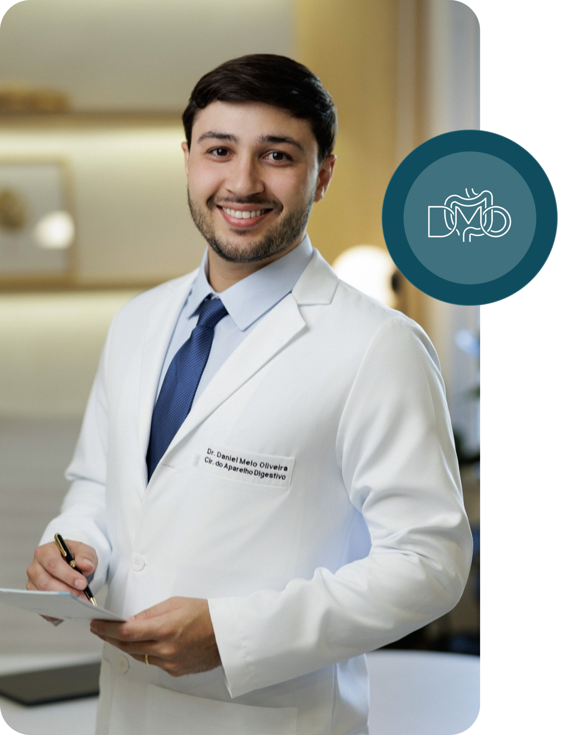 Dr. Daniel Oliveira, cirurgião formado pela Faculdade de Medicina de Jundiaí, especialista em cirurgia digestiva